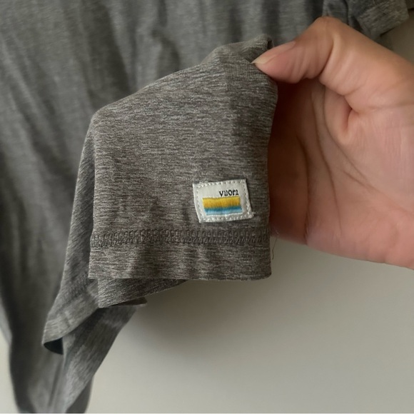 Vuori Strato Tech Tee Athletic Lounge Sporty Casual in grey Large - Picture 6 of 9